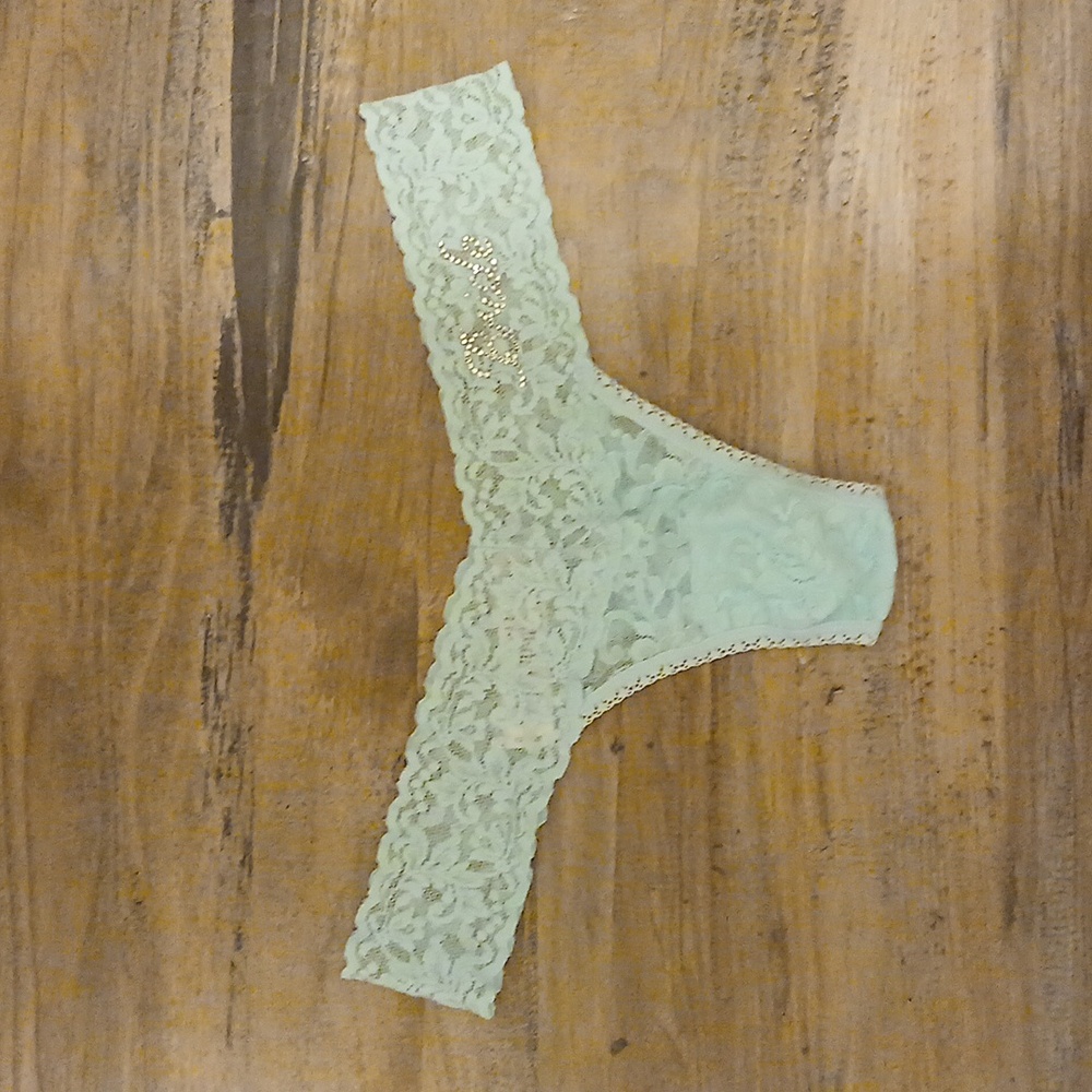 Hanky Panky Signature Lace Bridal Thong Panties. Low Rise.